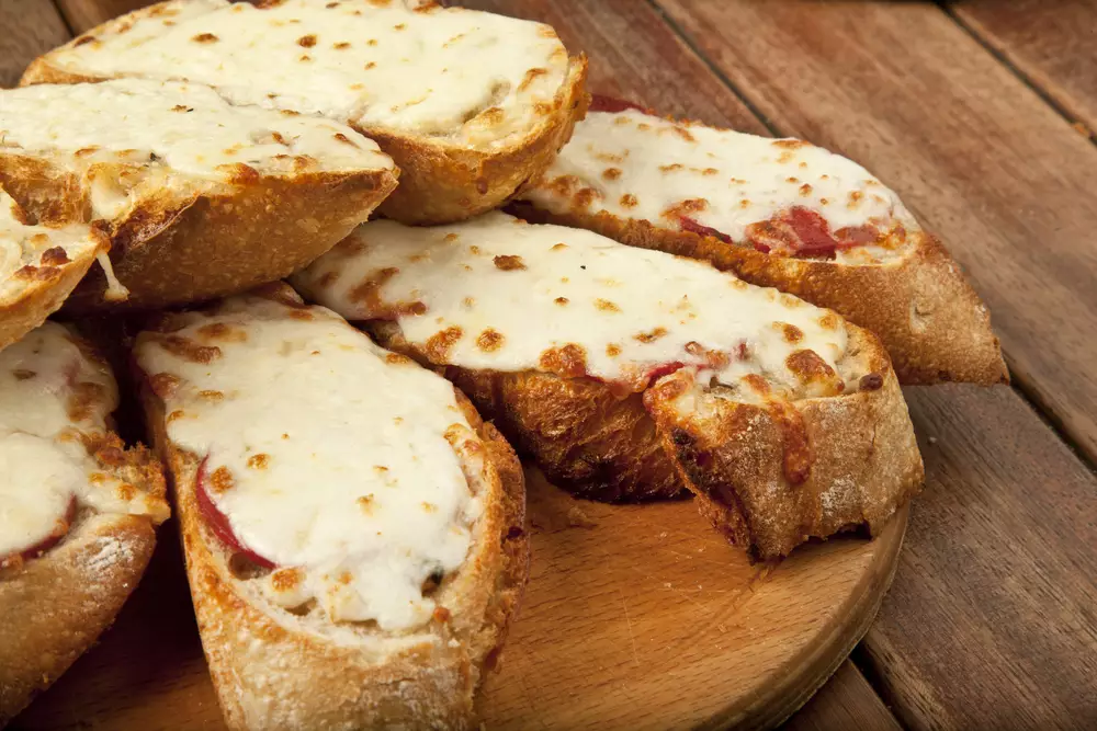 Cheesy Garlic Bread with Mayo