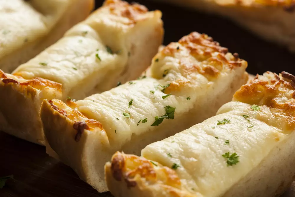 Easy Cheesy Garlic Bread with Mayo