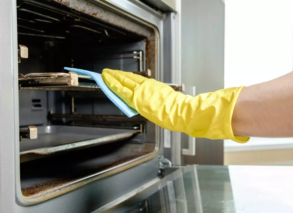 How to Clean Oven with Baking Soda